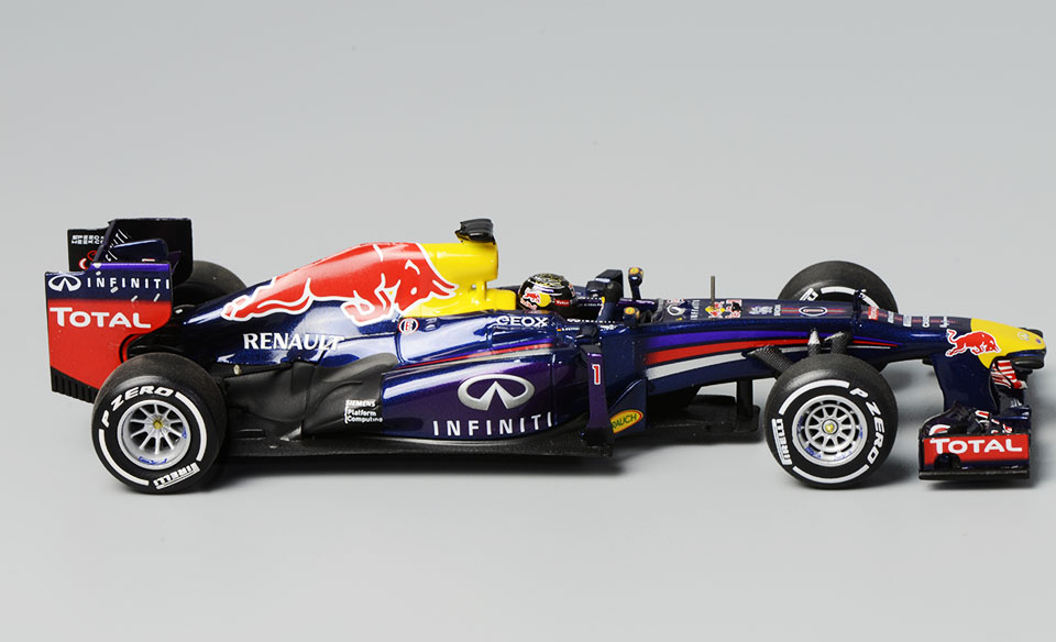 410130901 S.Vettel-2013 Infiniti Red Bull Racing RB9