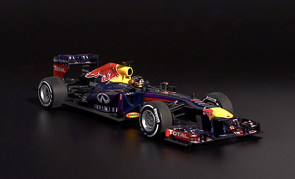410130901 S.Vettel-2013 Infiniti Red Racing RB9